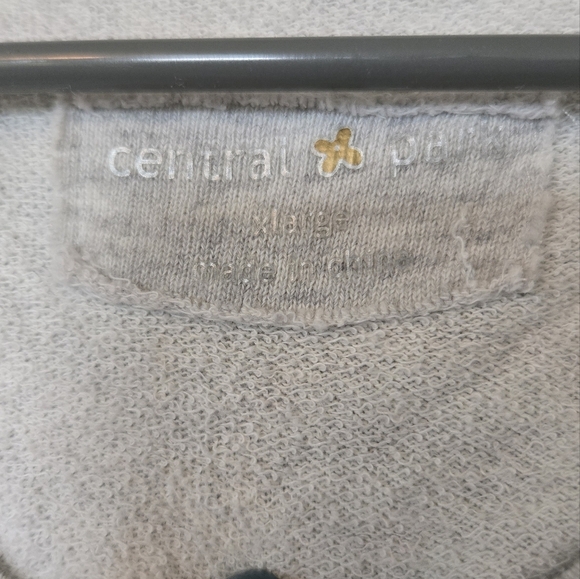 Central Park Sweatshirt with Lace detail Size XL - Picture 4 of 4